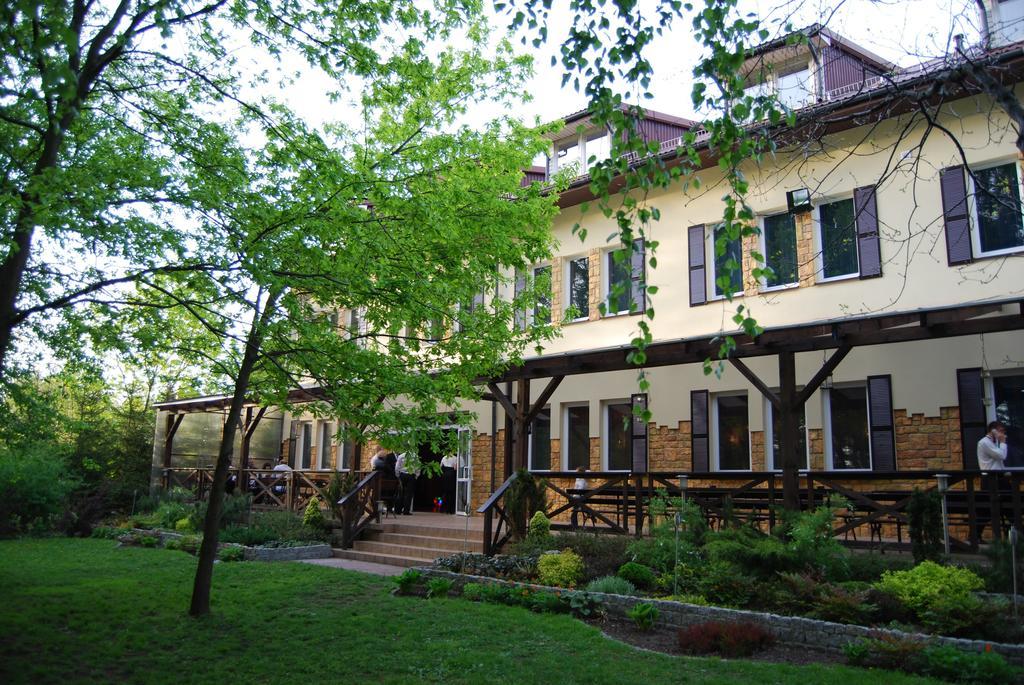 Park Na Wojskiego Acomodação com café da manhã Marki  Exterior foto